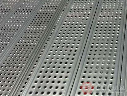 怎么快速安裝鋼跳板，鋼跳板發(fā)展前景如何