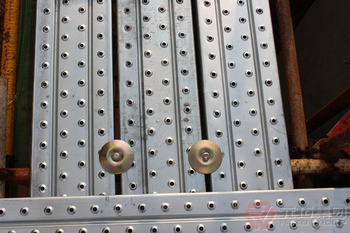 腳手板的規(guī)格及種類(lèi)有哪些？