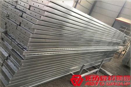 鋼跳板如何在腳手架上使用？